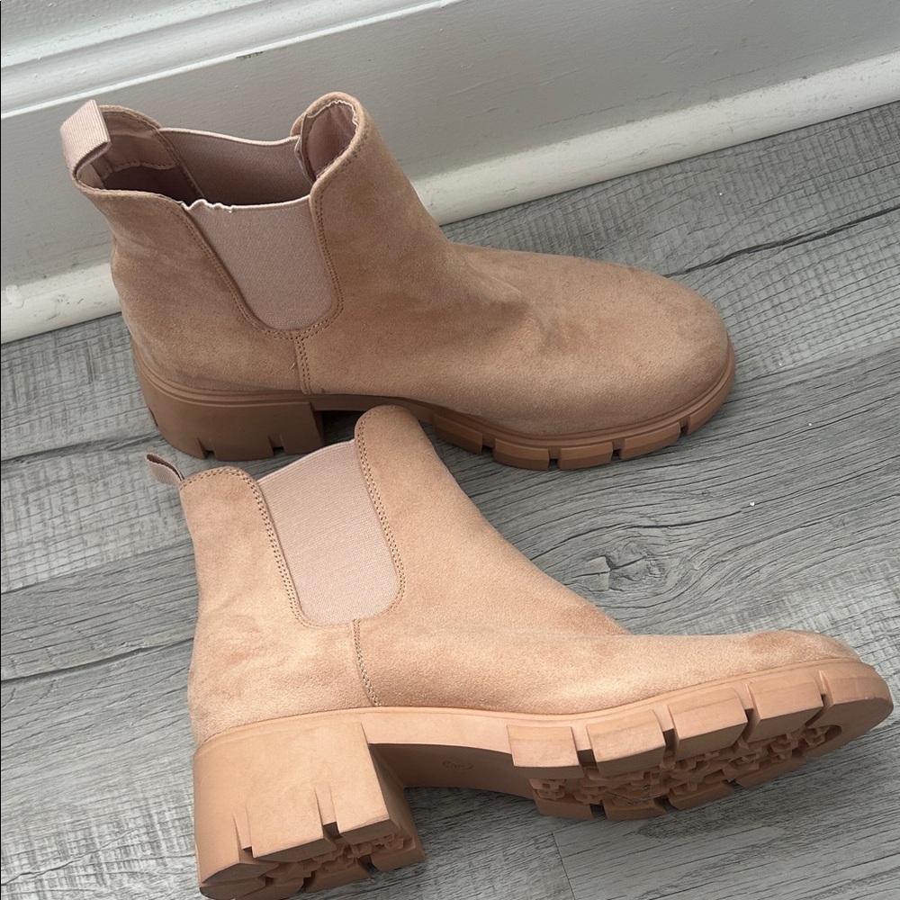 Chic Tan Ankle Booties